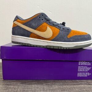 Nike SB Dunk Low Light Carbon Monarch Men’s Size 10